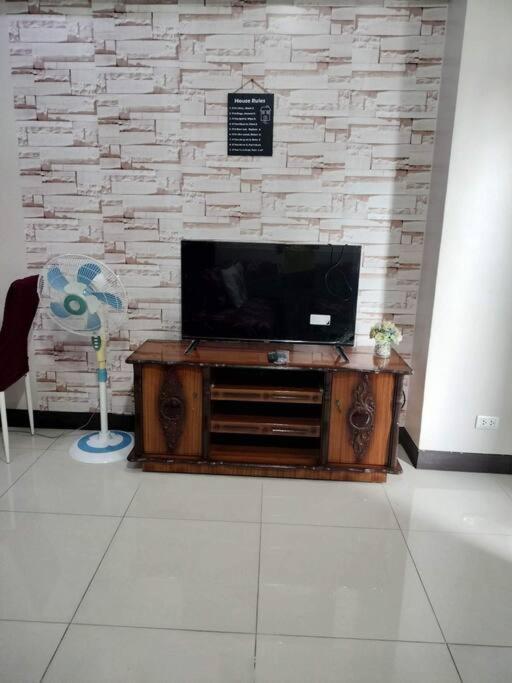 Cubao Manhattan Heights, Unit 8Bc Tower B, 1 Br 马尼拉 外观 照片