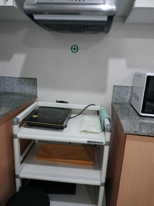 Cubao Manhattan Heights, Unit 8Bc Tower B, 1 Br 马尼拉 外观 照片