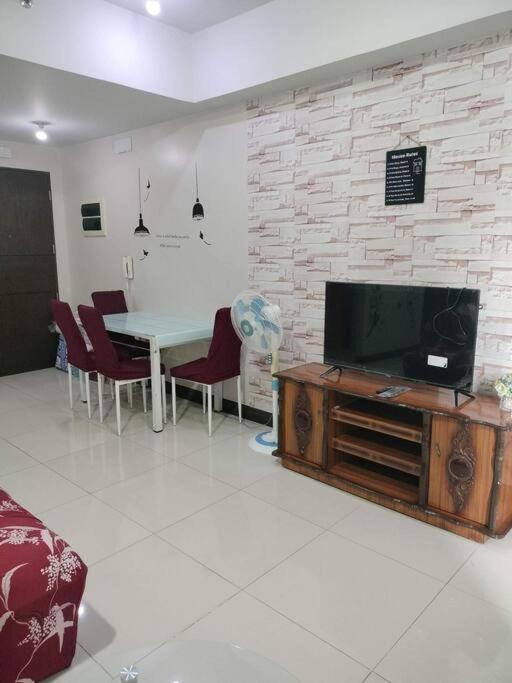 Cubao Manhattan Heights, Unit 8Bc Tower B, 1 Br 马尼拉 外观 照片
