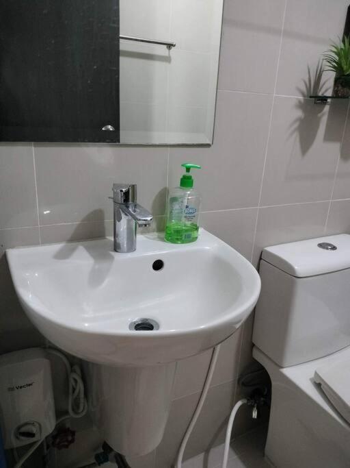 Cubao Manhattan Heights, Unit 8Bc Tower B, 1 Br 马尼拉 外观 照片