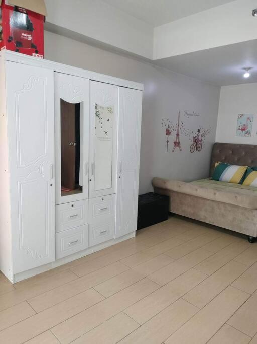 Cubao Manhattan Heights, Unit 8Bc Tower B, 1 Br 马尼拉 外观 照片