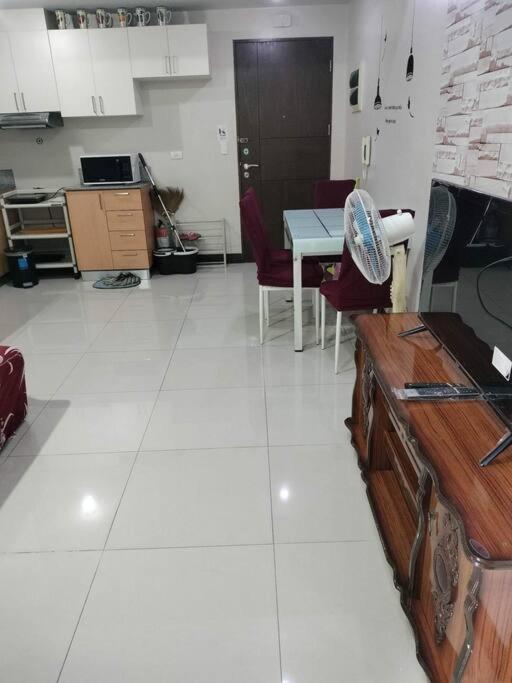 Cubao Manhattan Heights, Unit 8Bc Tower B, 1 Br 马尼拉 外观 照片