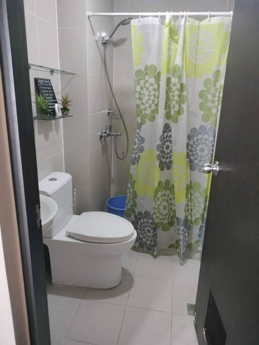 Cubao Manhattan Heights, Unit 8Bc Tower B, 1 Br 马尼拉 外观 照片